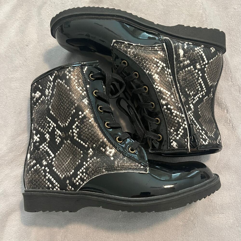 Monkey Feet Black Snake Print Combat Boot Leather Upper Sz 7-8 yrs Costume